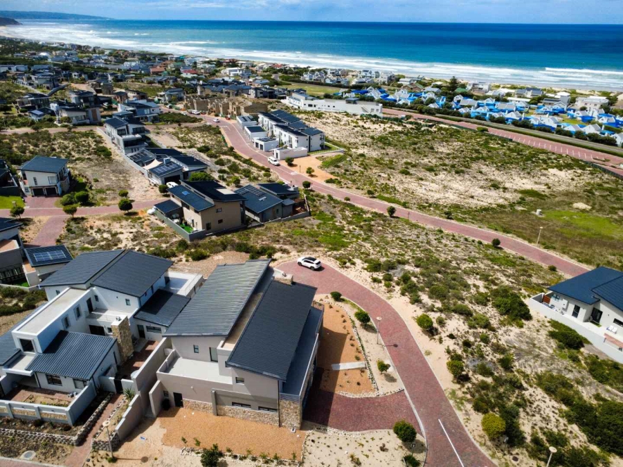 5 Bedroom Property for Sale in Stilbaai Oos Western Cape